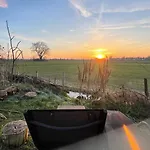 De Bommelerhoeve & Vakantiewoning Apartment *