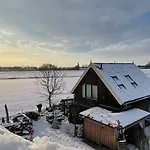 Apartment De Bommelerhoeve & Vakantiewoning