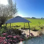 Apartment De Bommelerhoeve & Vakantiewoning *