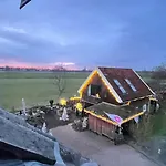 De Bommelerhoeve & Vakantiewoning *