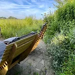 Apartment De Bommelerhoeve & Vakantiewoning