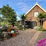 Apartment De Bommelerhoeve & Vakantiewoning *