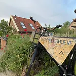 De Bommelerhoeve & Vakantiewoning