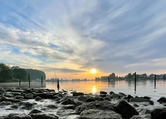 De Bommelerhoeve & Vakantiewoning Lägenhet Poederoijen