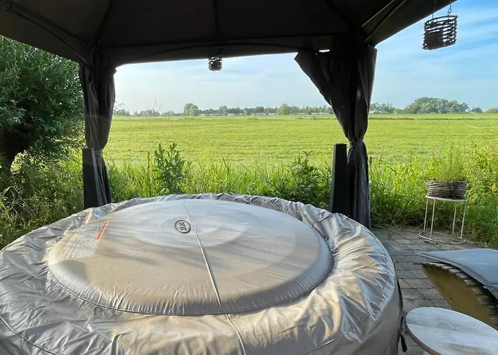 De Bommelerhoeve & Vakantiewoning Lägenhet